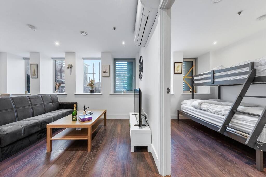Sleep 7 20 Mins From London Waterloo Bp8 Apartman Kültér fotó